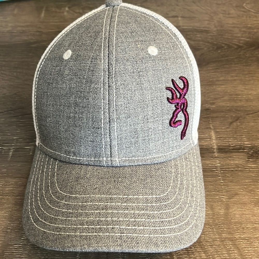 Gray with sparkly purple accent browning cap